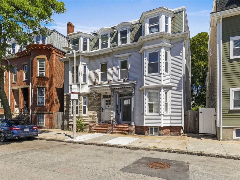 664 E 5th St # 2