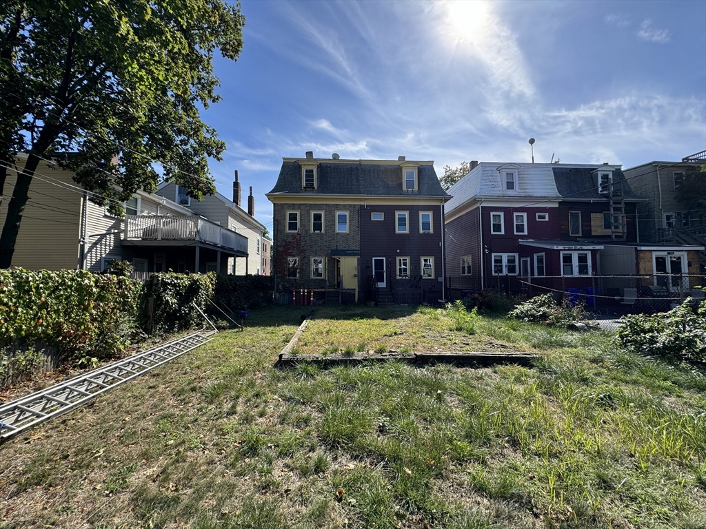 594-596 E 7th Street