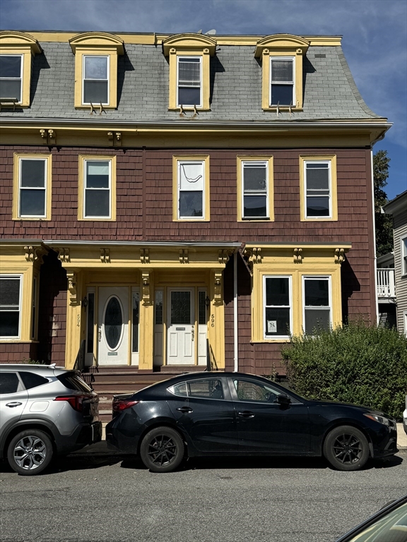 594-596 E 7th Street