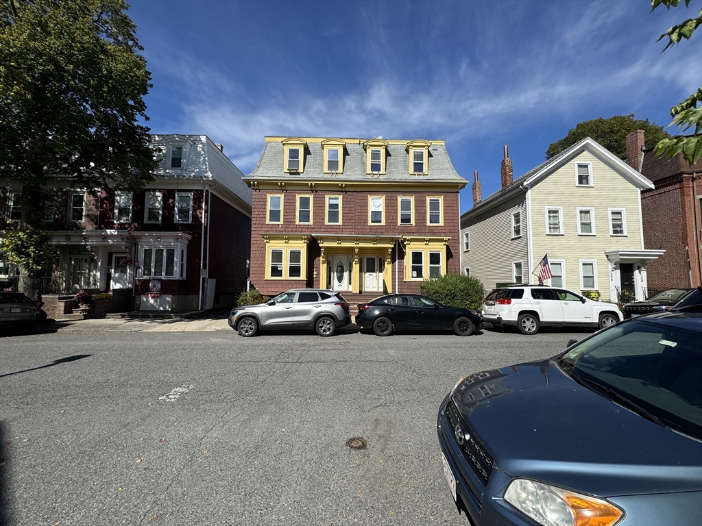 594-596 E 7th Street