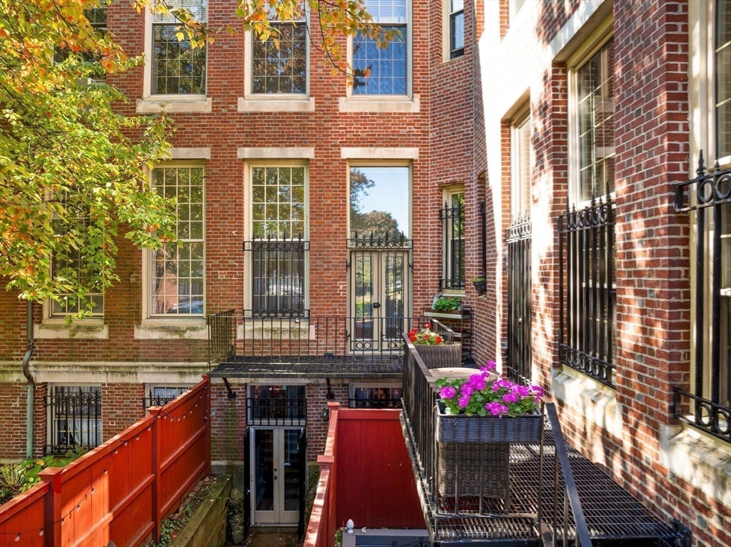 743 E Fourth Street # 203