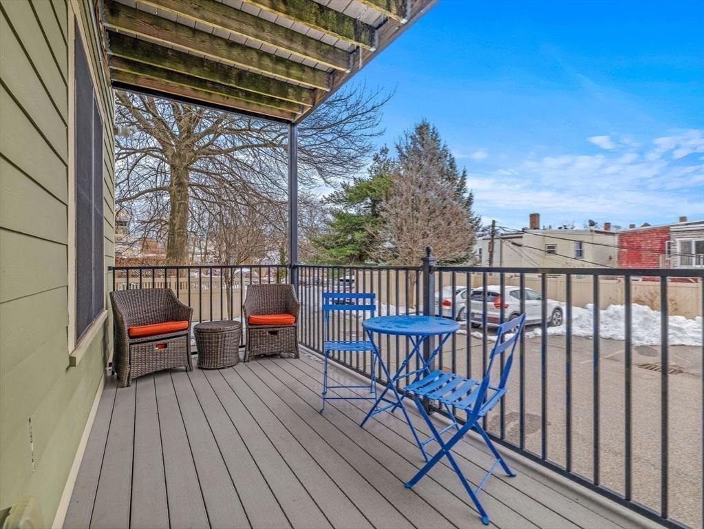 825 E 4th St # 1