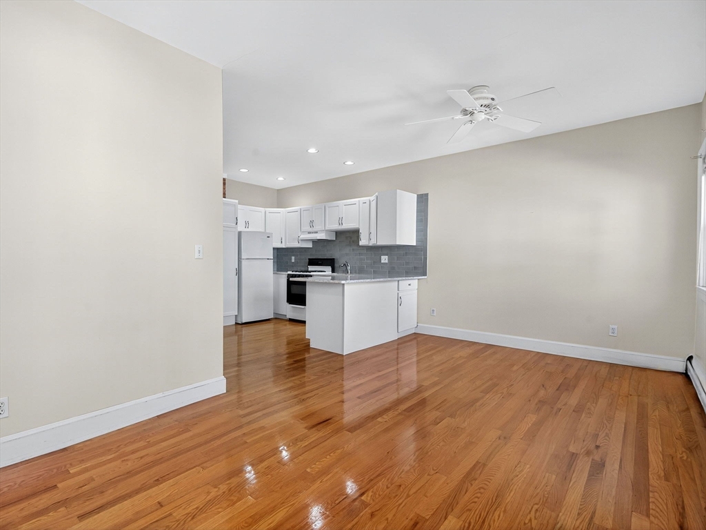 907 E 4th St # 2