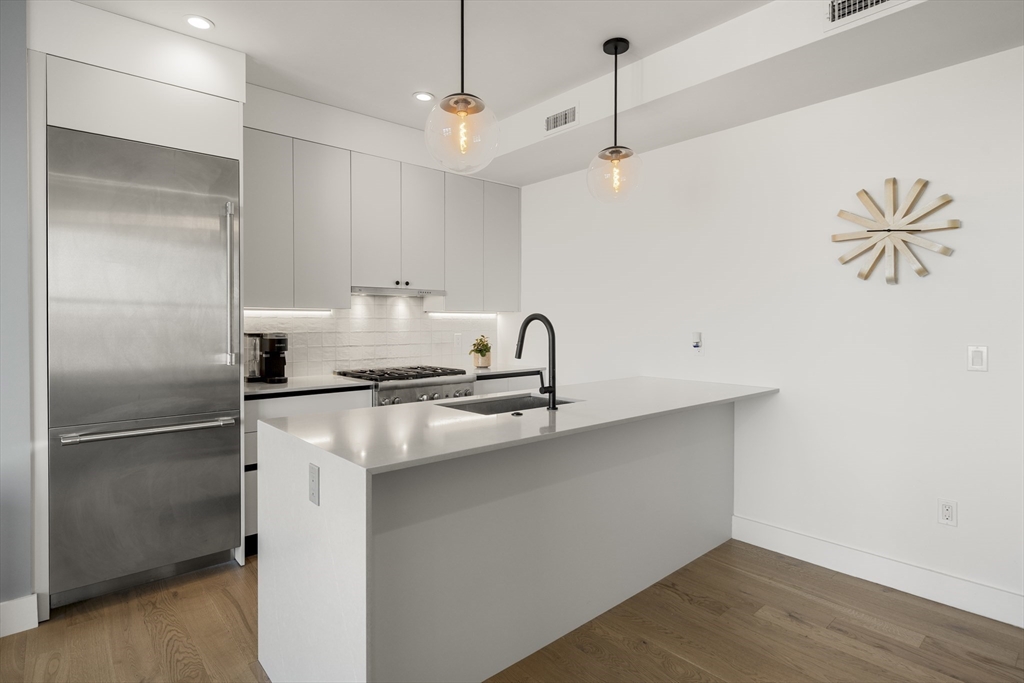 472 W Broadway # 503