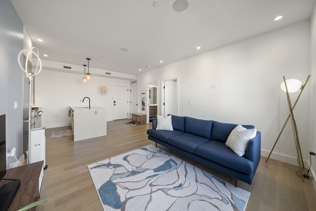 472 W Broadway # 503