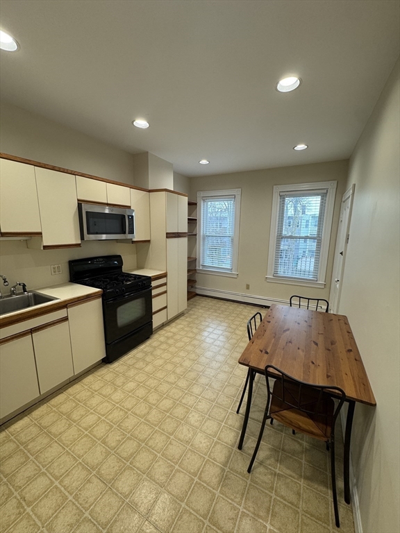 883 E 4th St # 2