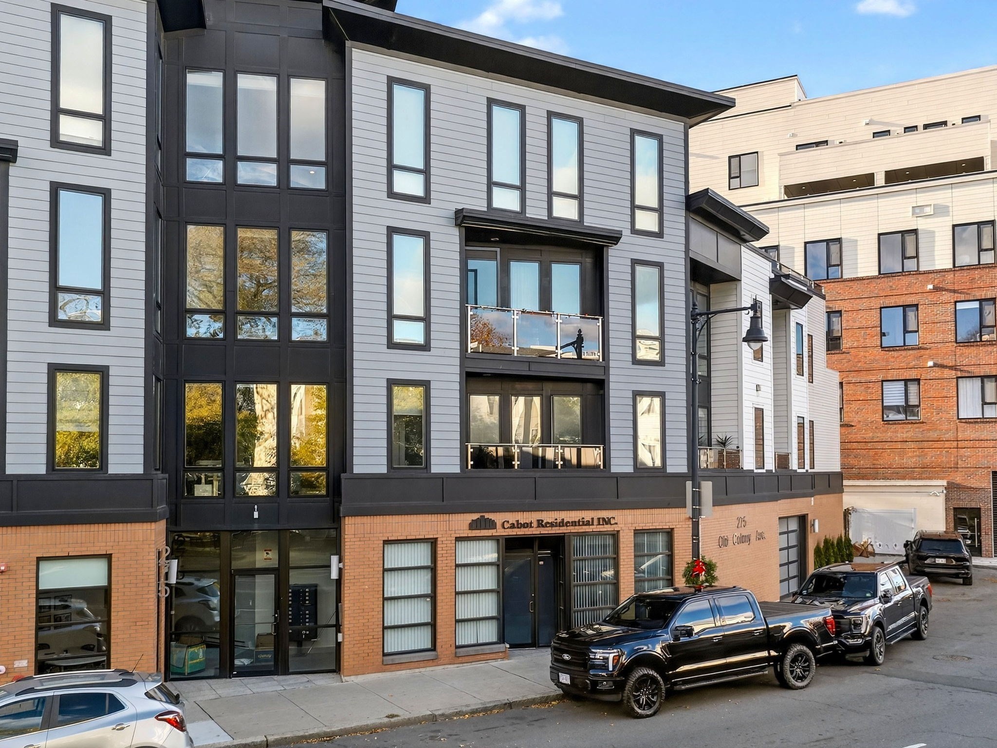 275 Old Colony Ave