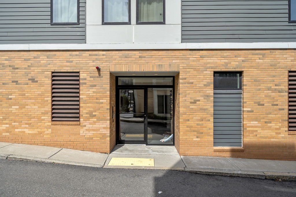 48 Gold St # 102