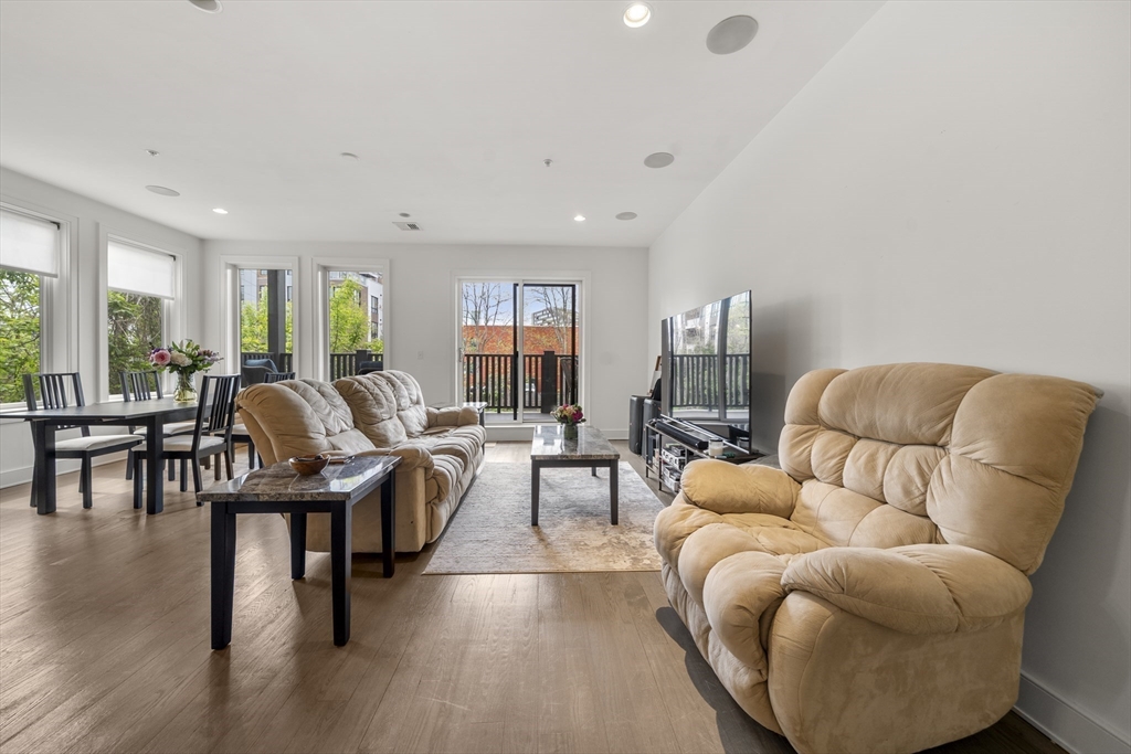 48 Gold St # 102