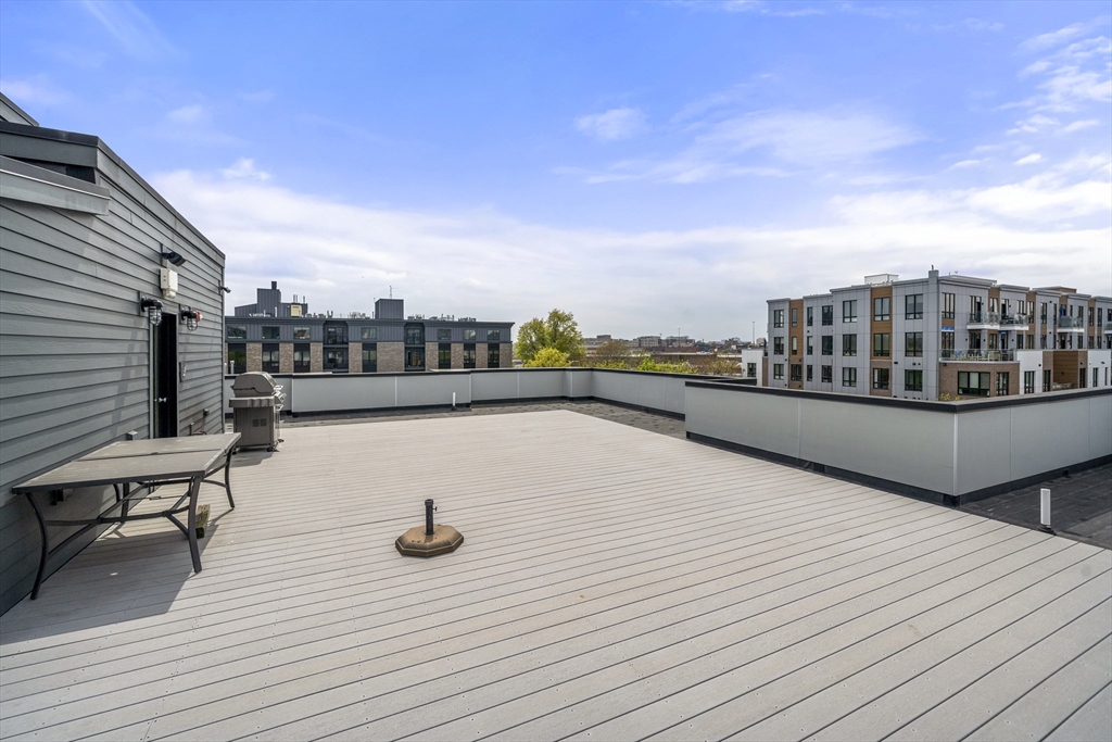 48 Gold St # 102