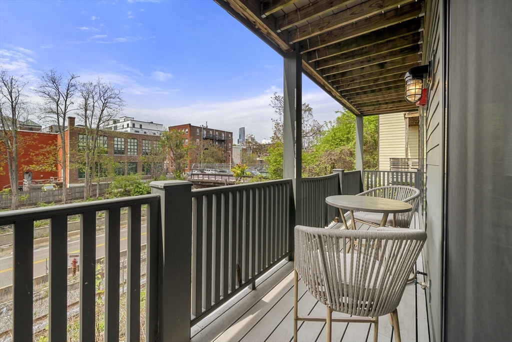 48 Gold St # 102