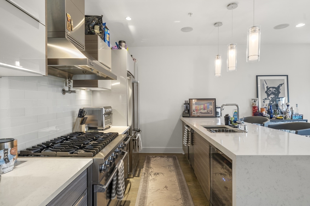 48 Gold St # 102