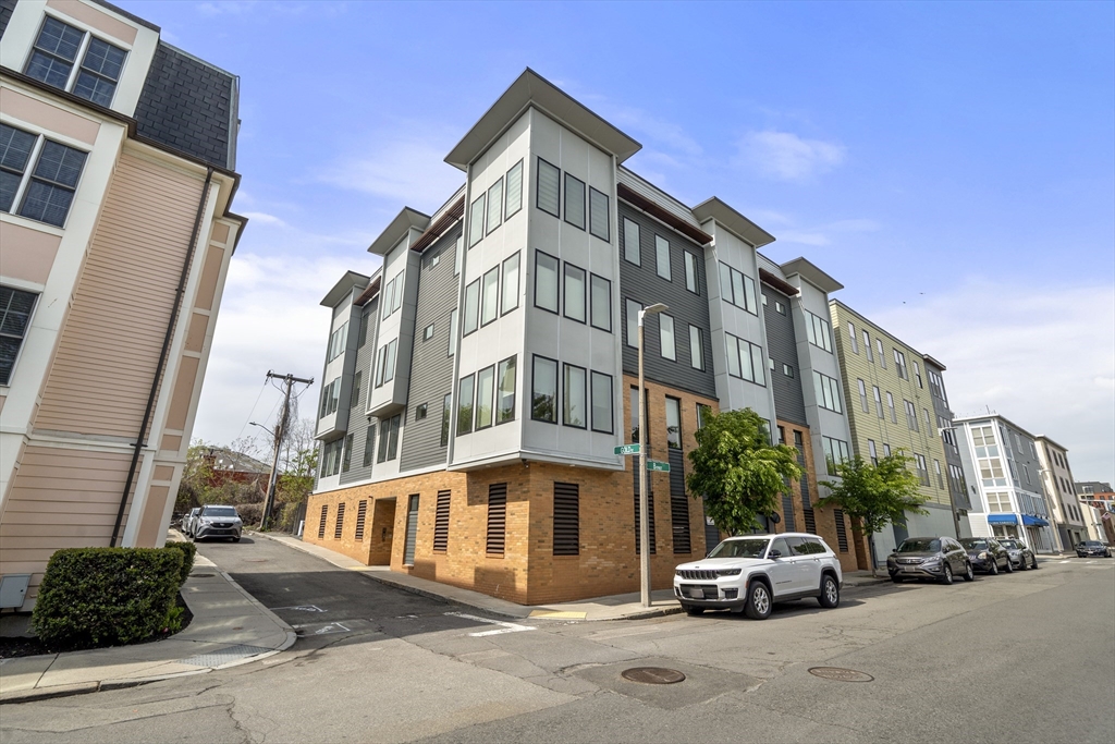 48 Gold St # 102
