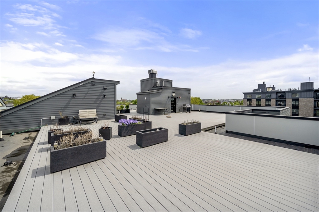 48 Gold St # 102