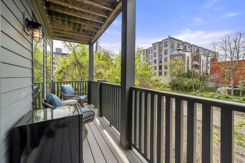 48 Gold St # 102