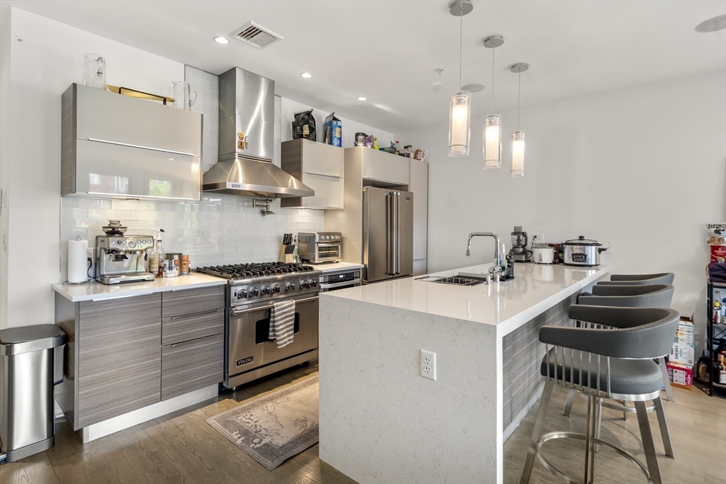 48 Gold St # 102