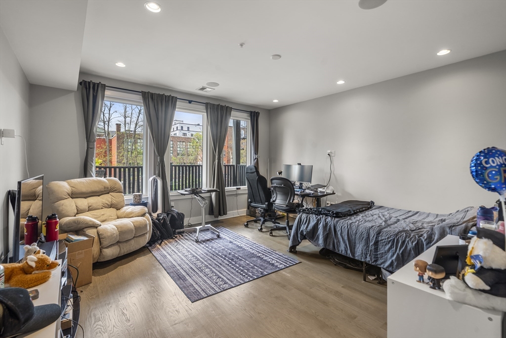 48 Gold St # 102