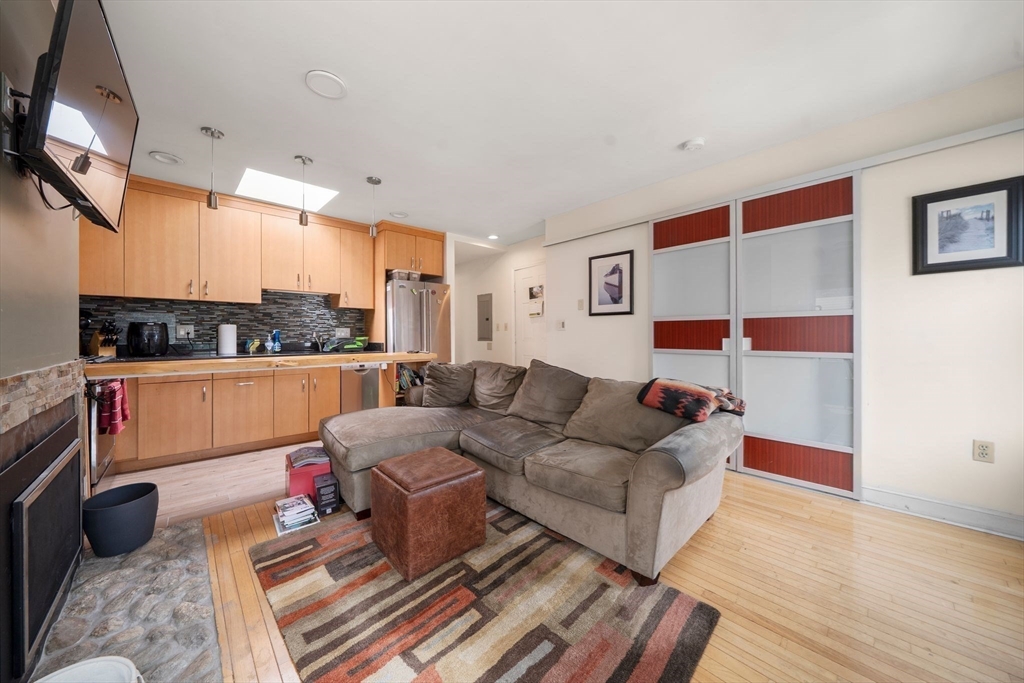 239 Dorchester St # 3
