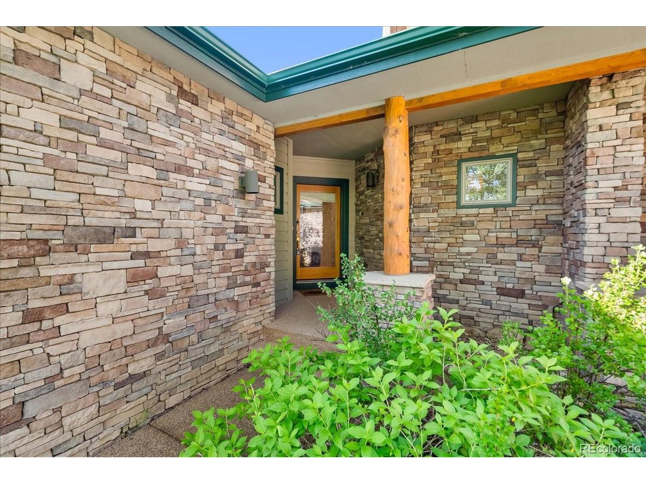 378 Fox Acres Dr W