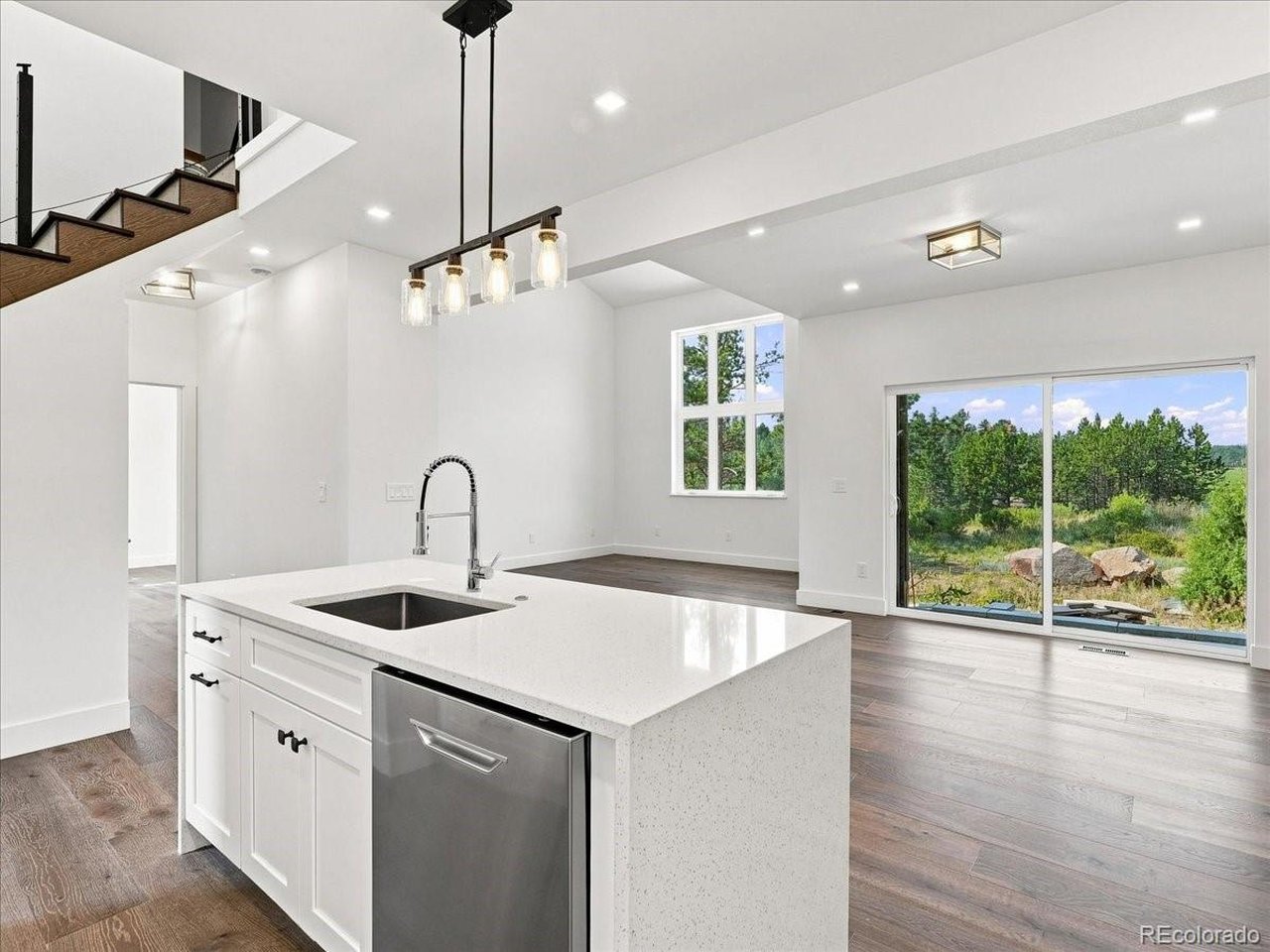 10 Three Lakes Ct