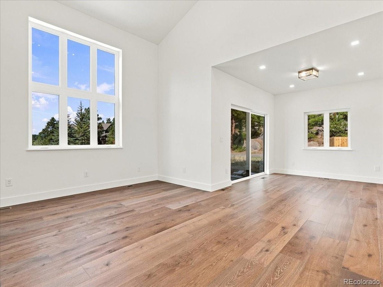 10 Three Lakes Ct