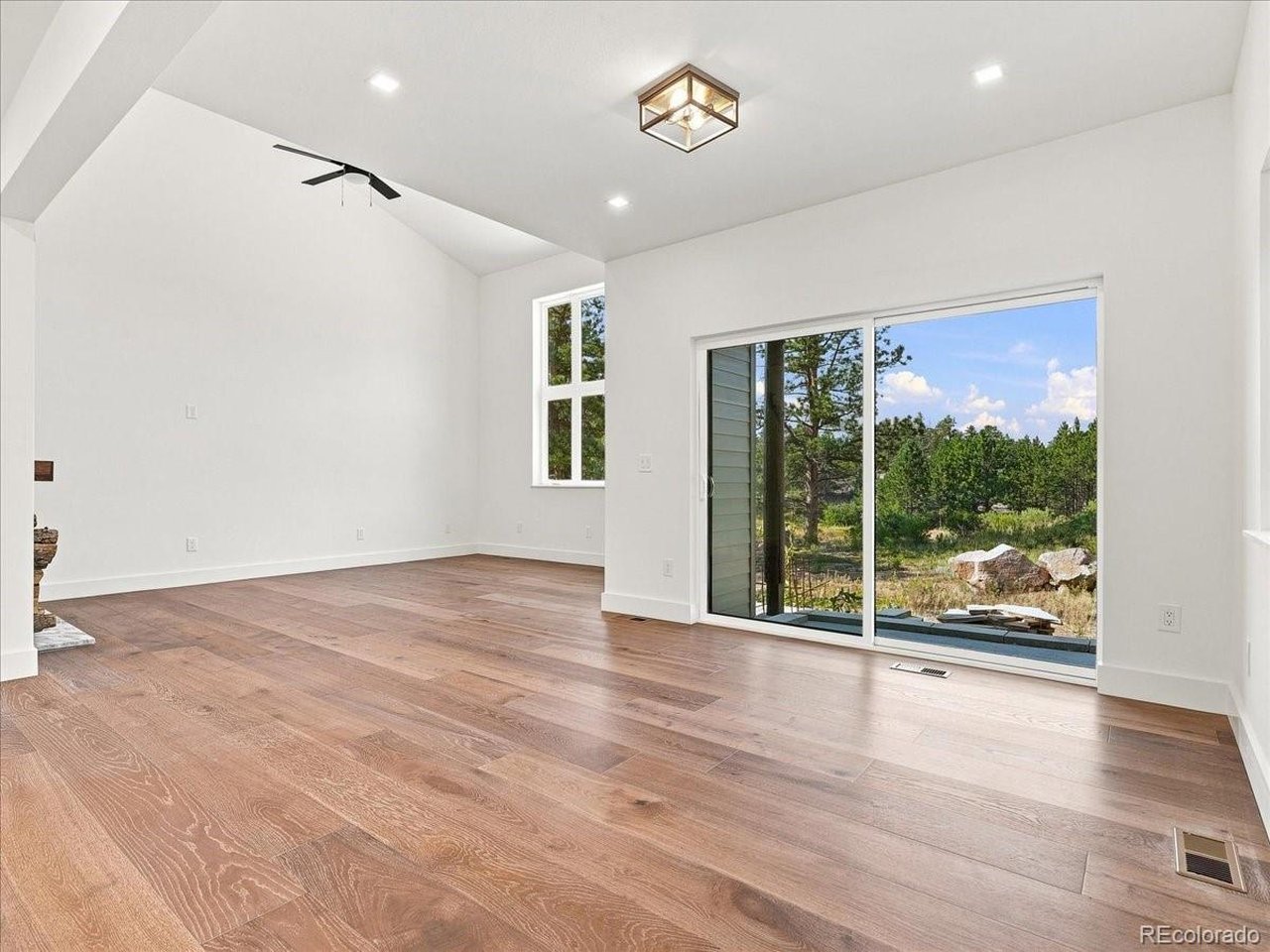 10 Three Lakes Ct