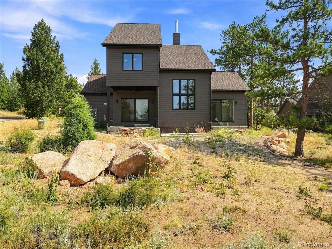 10 Three Lakes Ct