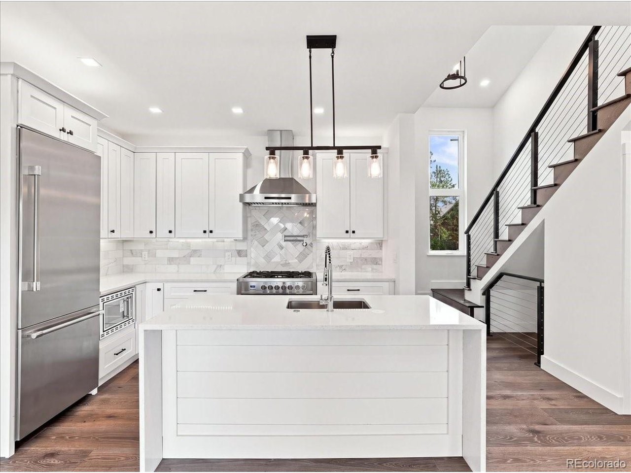 10 Three Lakes Ct
