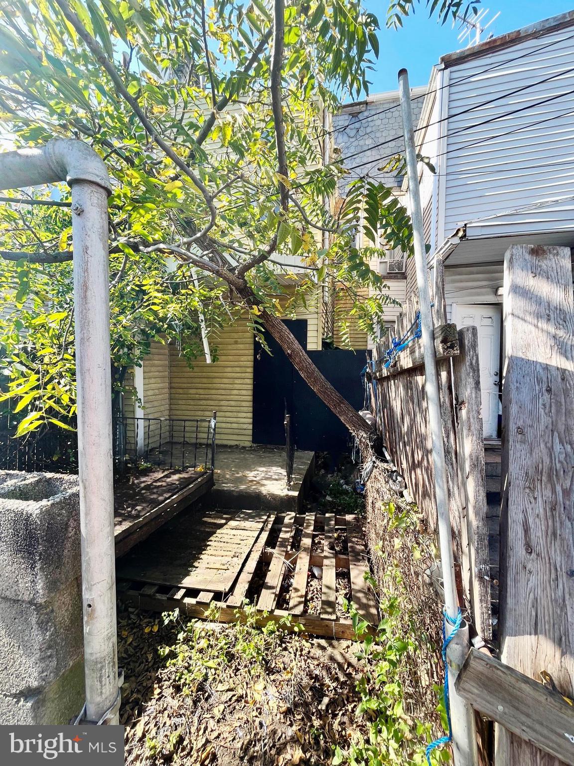 611 Eisenbrown St