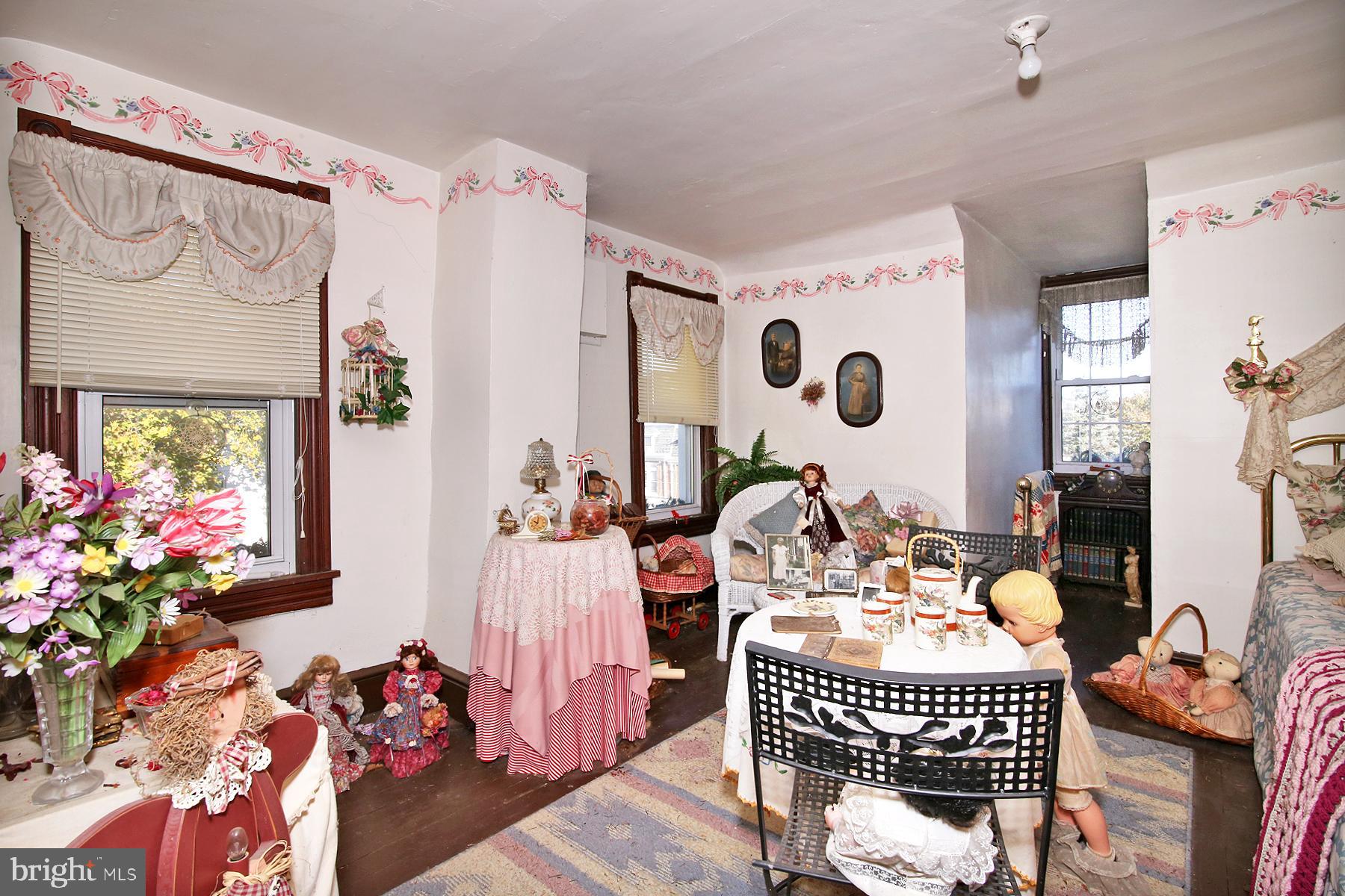 240 E High St