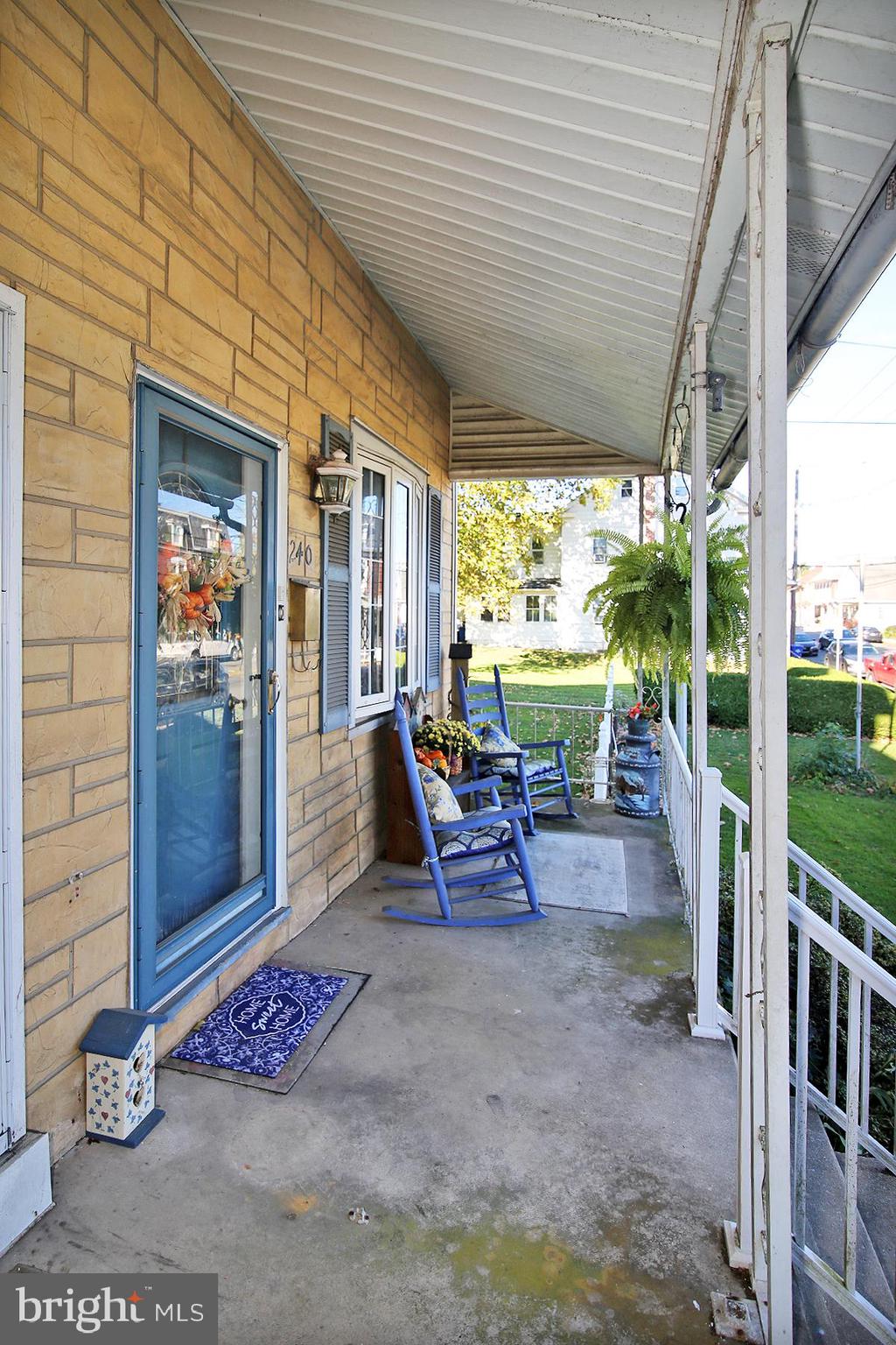 240 E High St