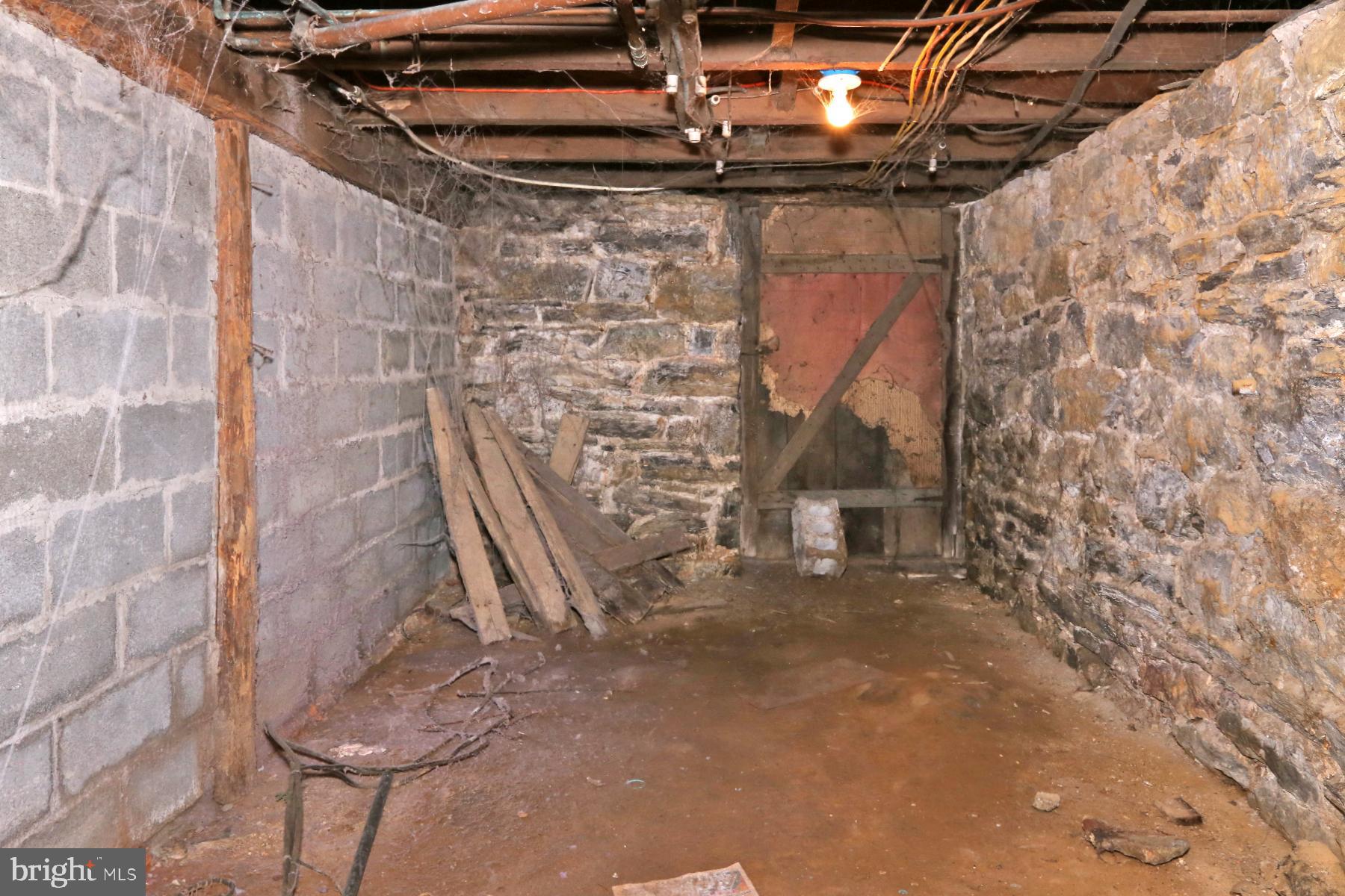240 E High St