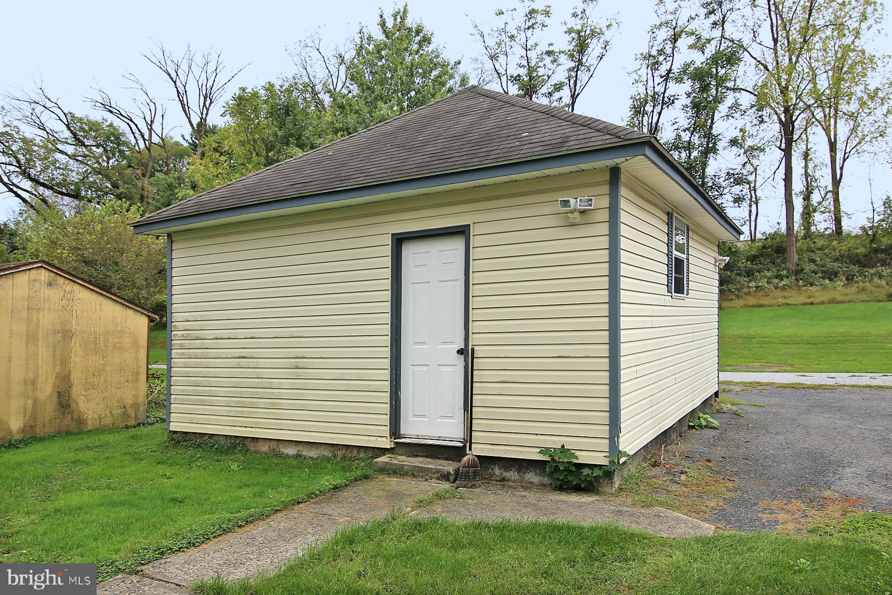 240 E High St