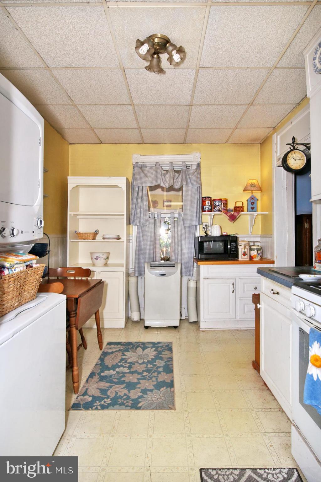 240 E High St