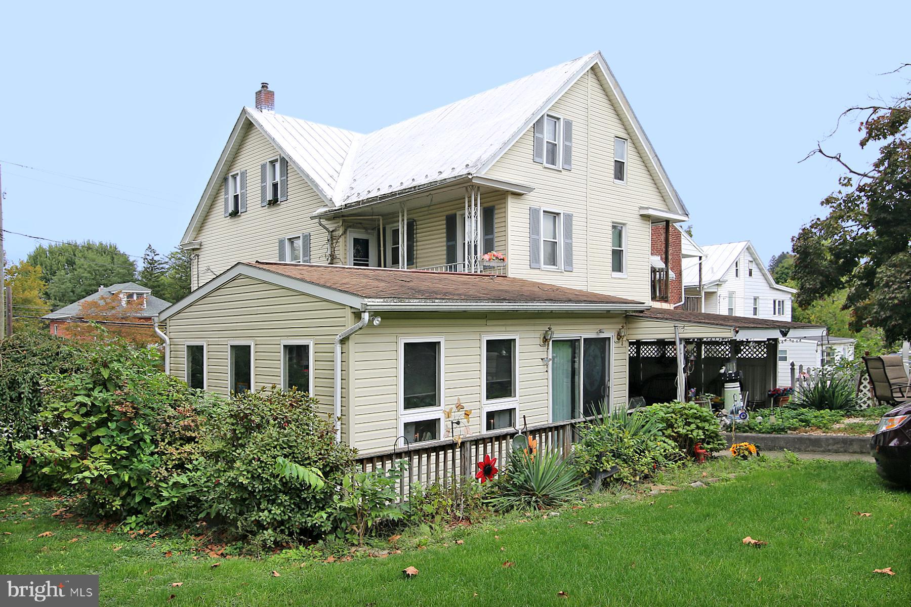240 E High St