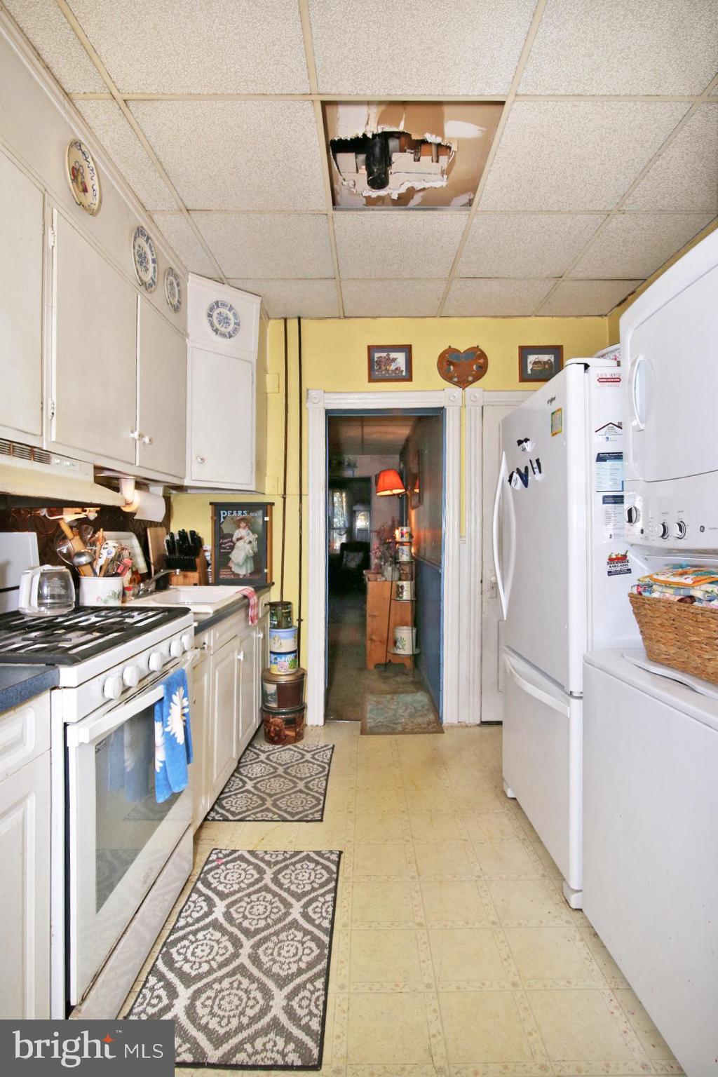 240 E High St