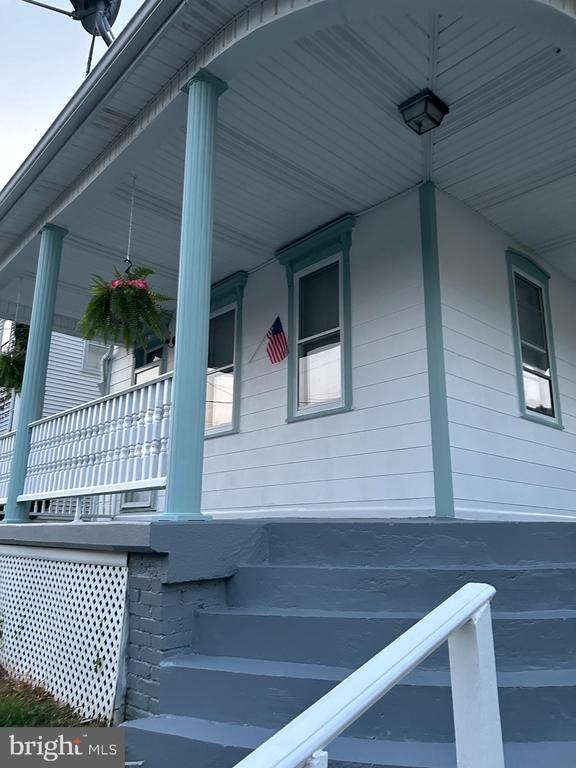 305 Vine St