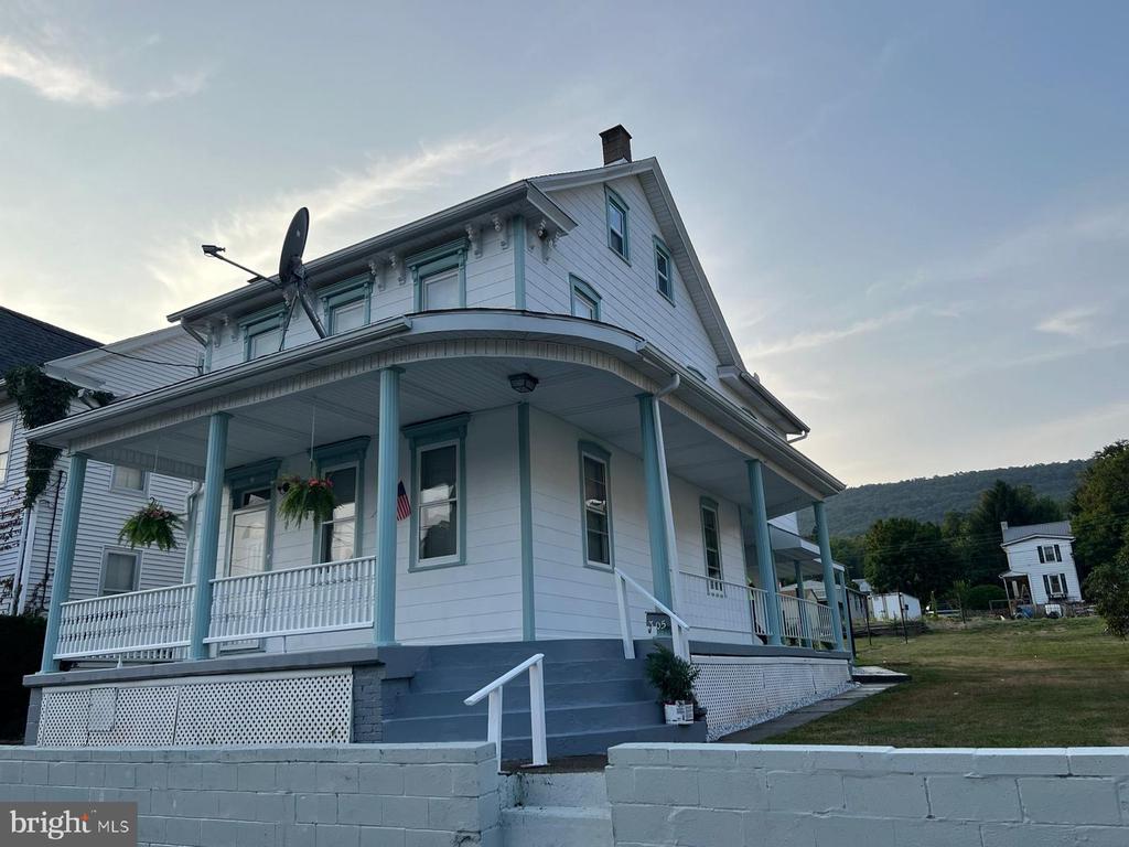 305 Vine St
