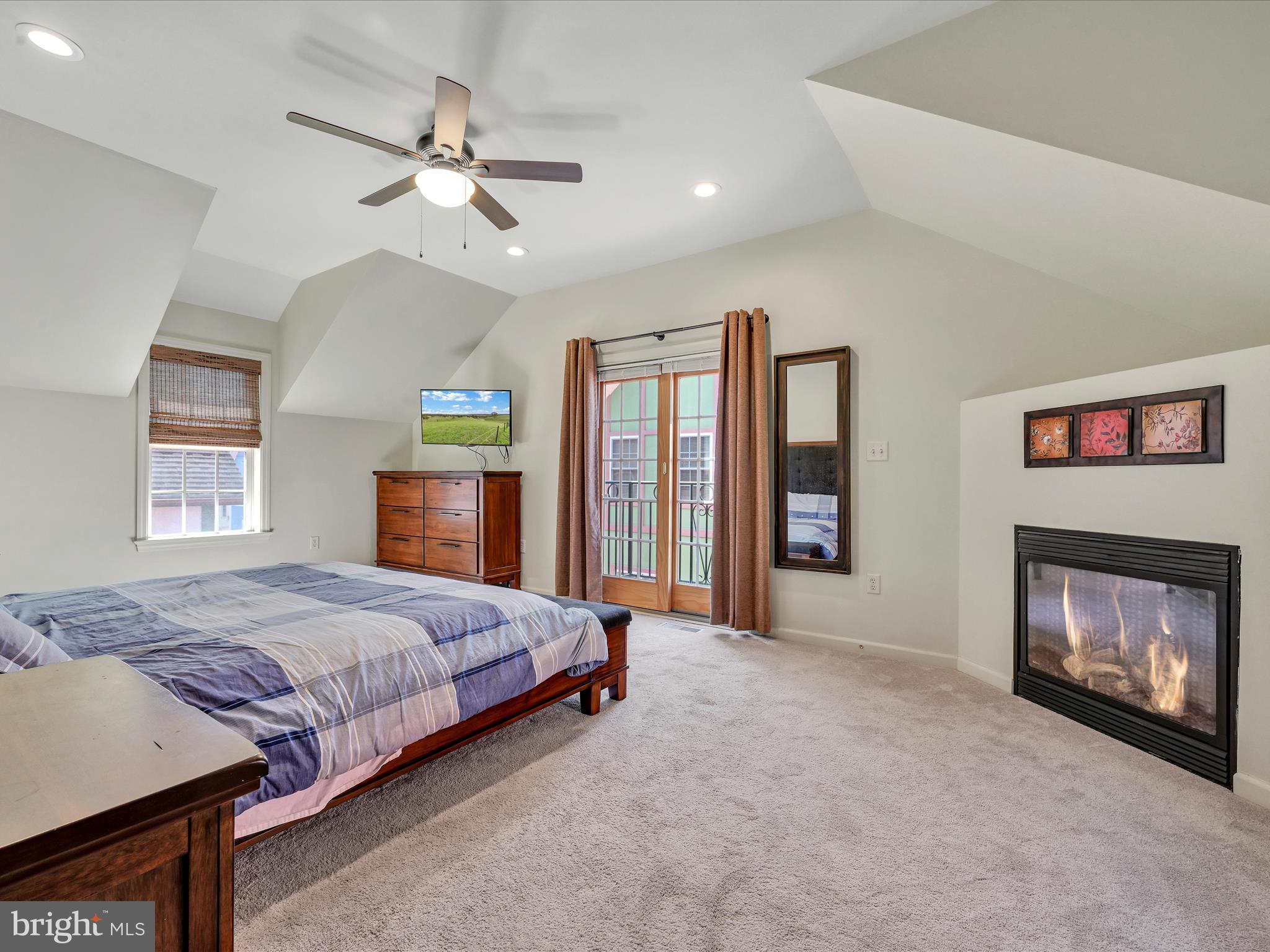 5 S Village Cir