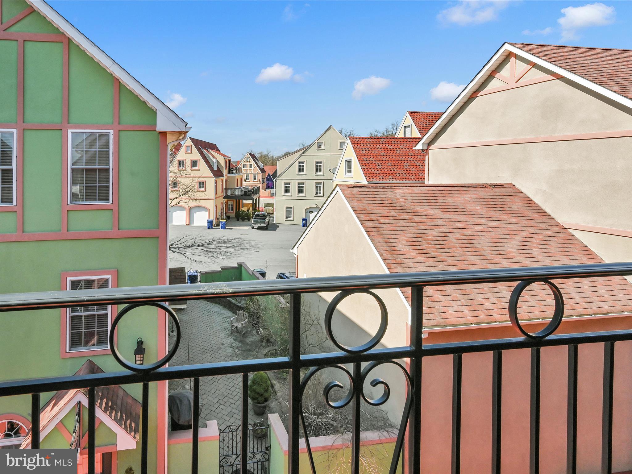 5 S Village Cir