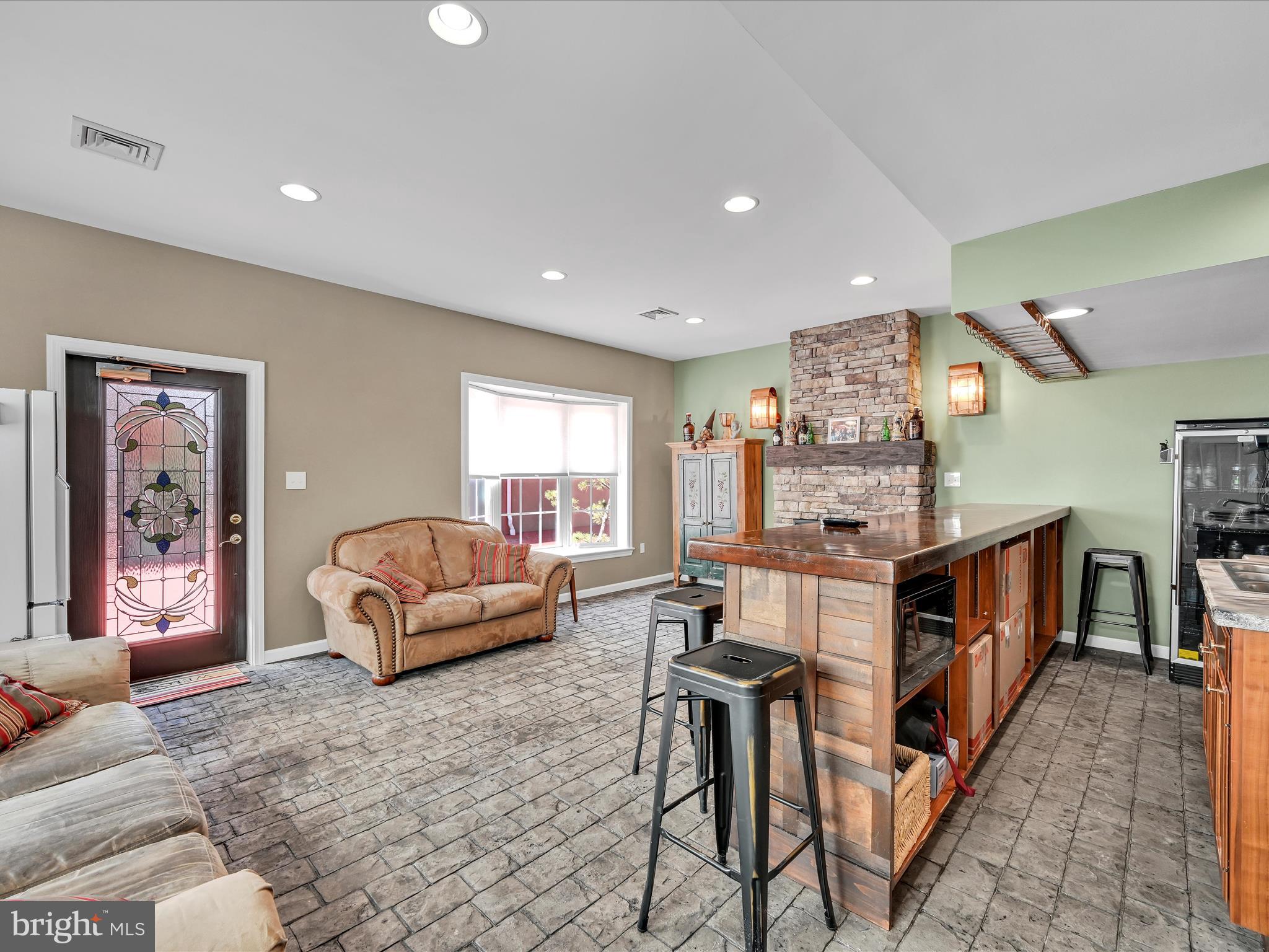 5 S Village Cir