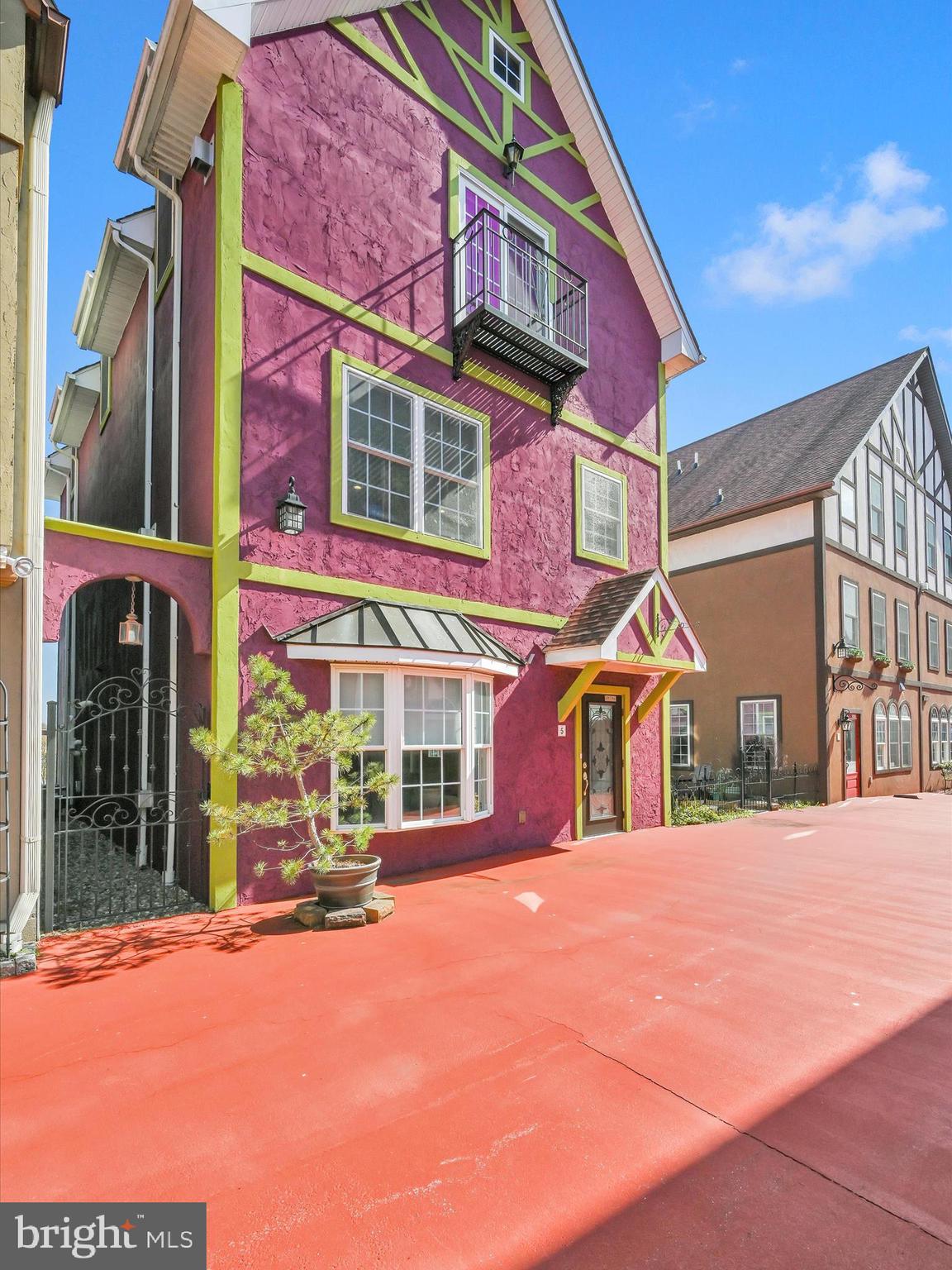 5 S Village Cir