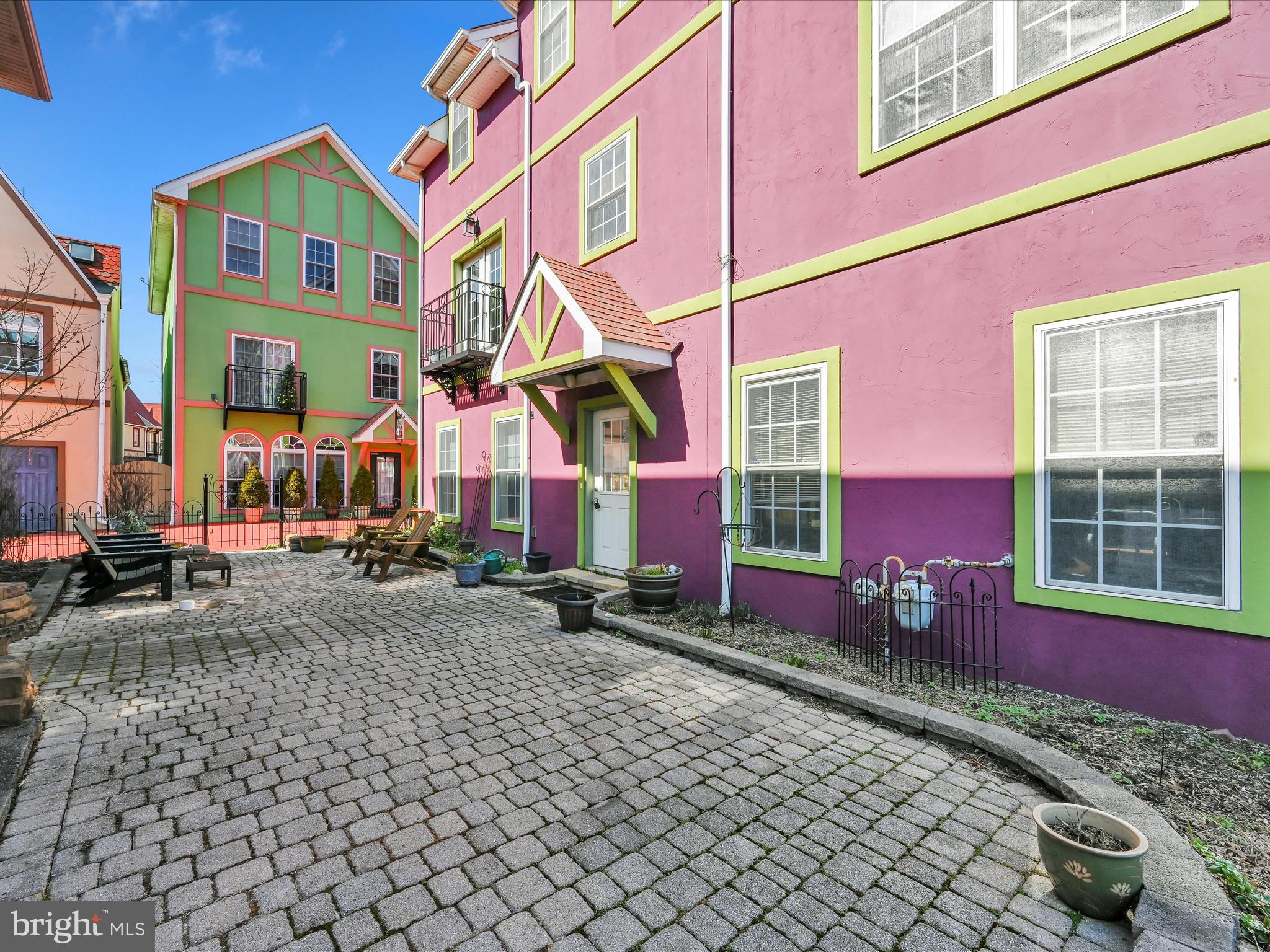 5 S Village Cir