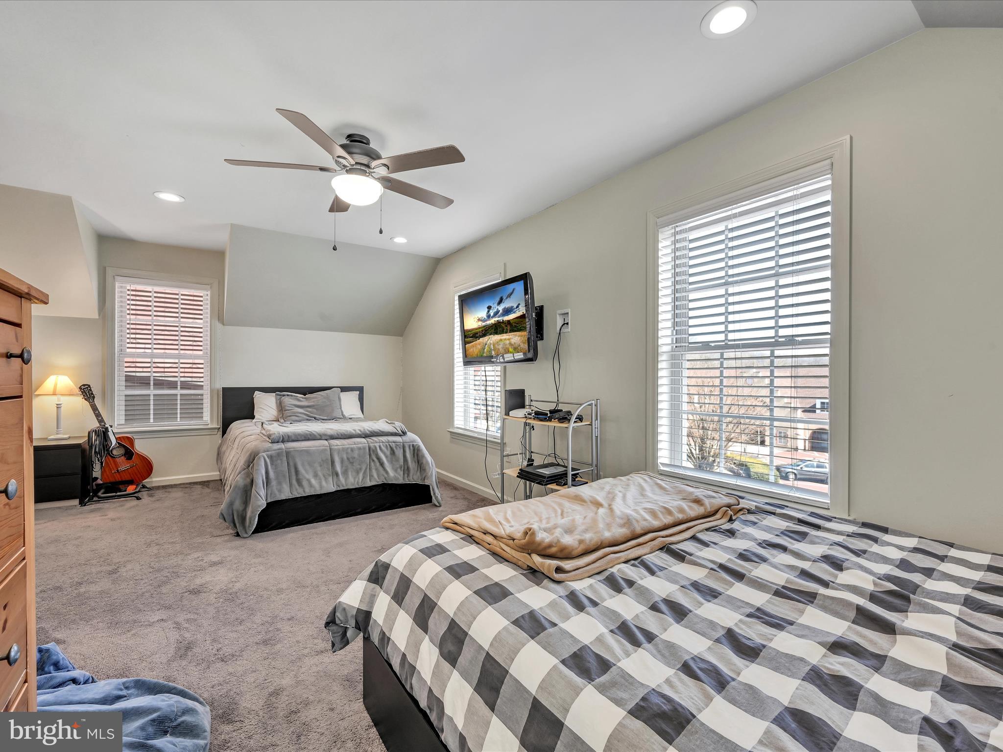 5 S Village Cir
