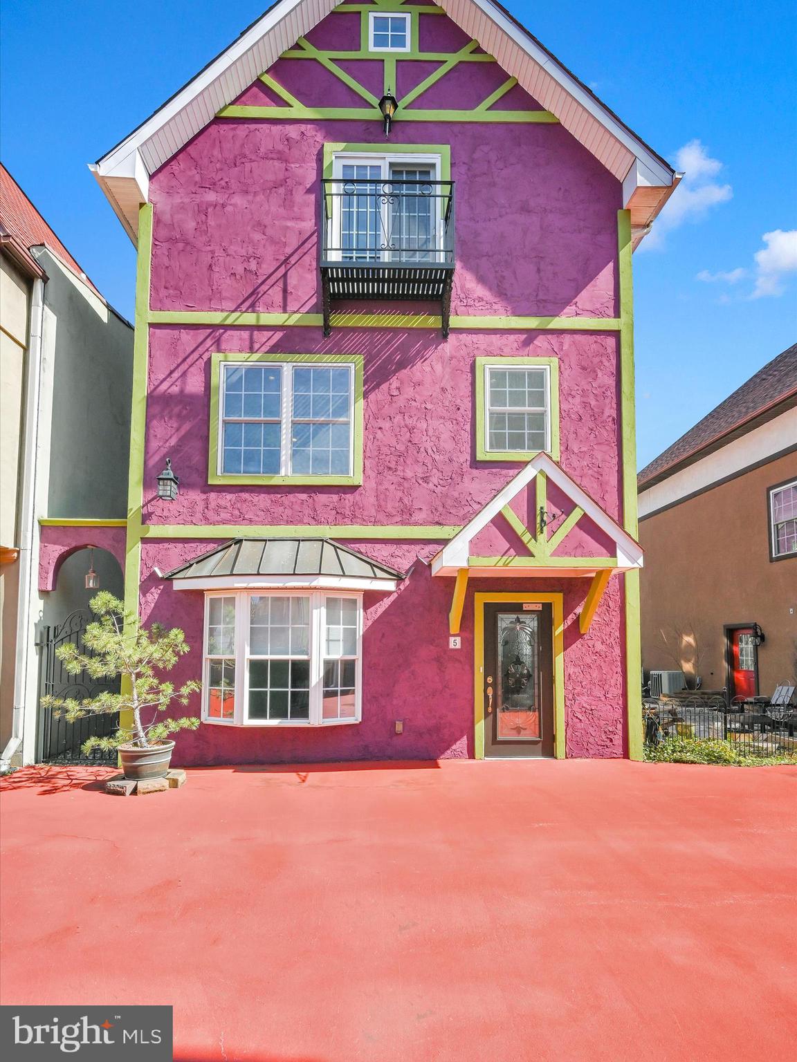 5 S Village Cir