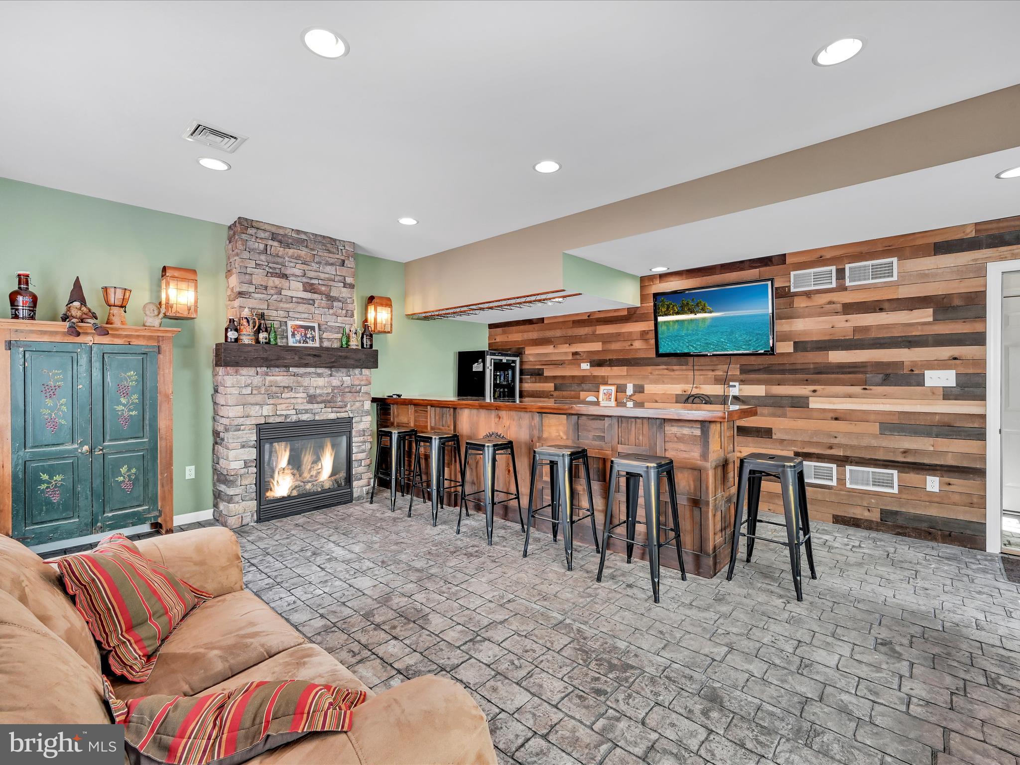 5 S Village Cir