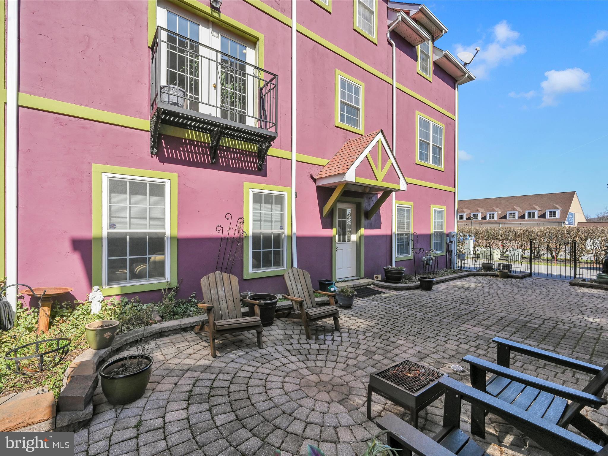5 S Village Cir