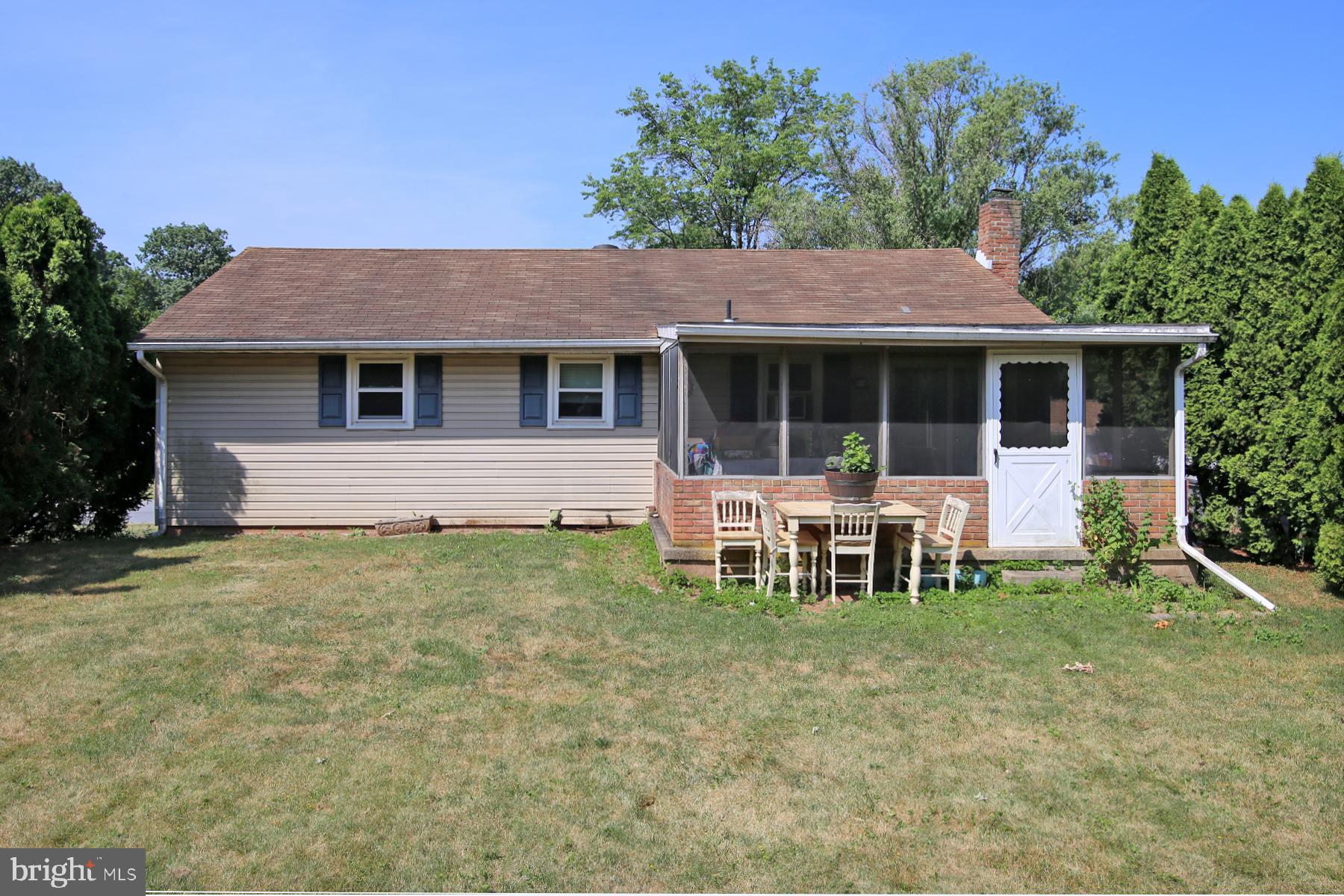 3 Edgemore Dr