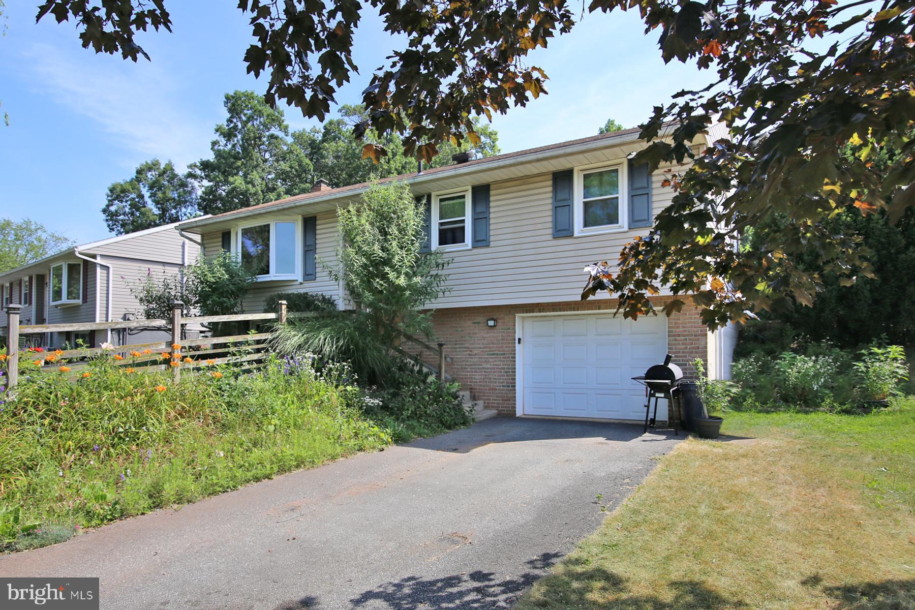 3 Edgemore Dr
