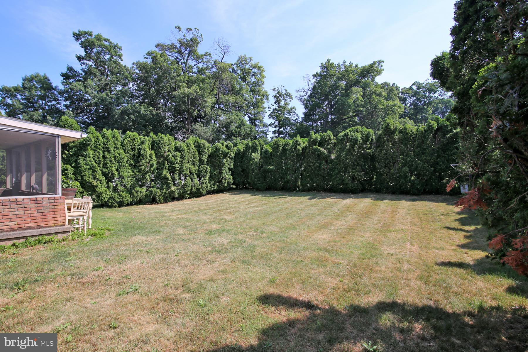 3 Edgemore Dr